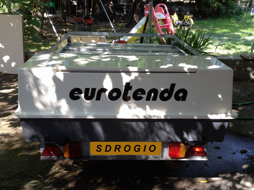 Eurotenda OYS400 carrello chiuso vista posteriore